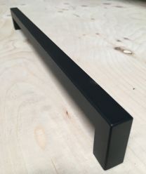 Möbelgriff Cortina - Schwarz matt - Griffstärke: 15 mm - Fünf Längen: 173 bis 557 mm